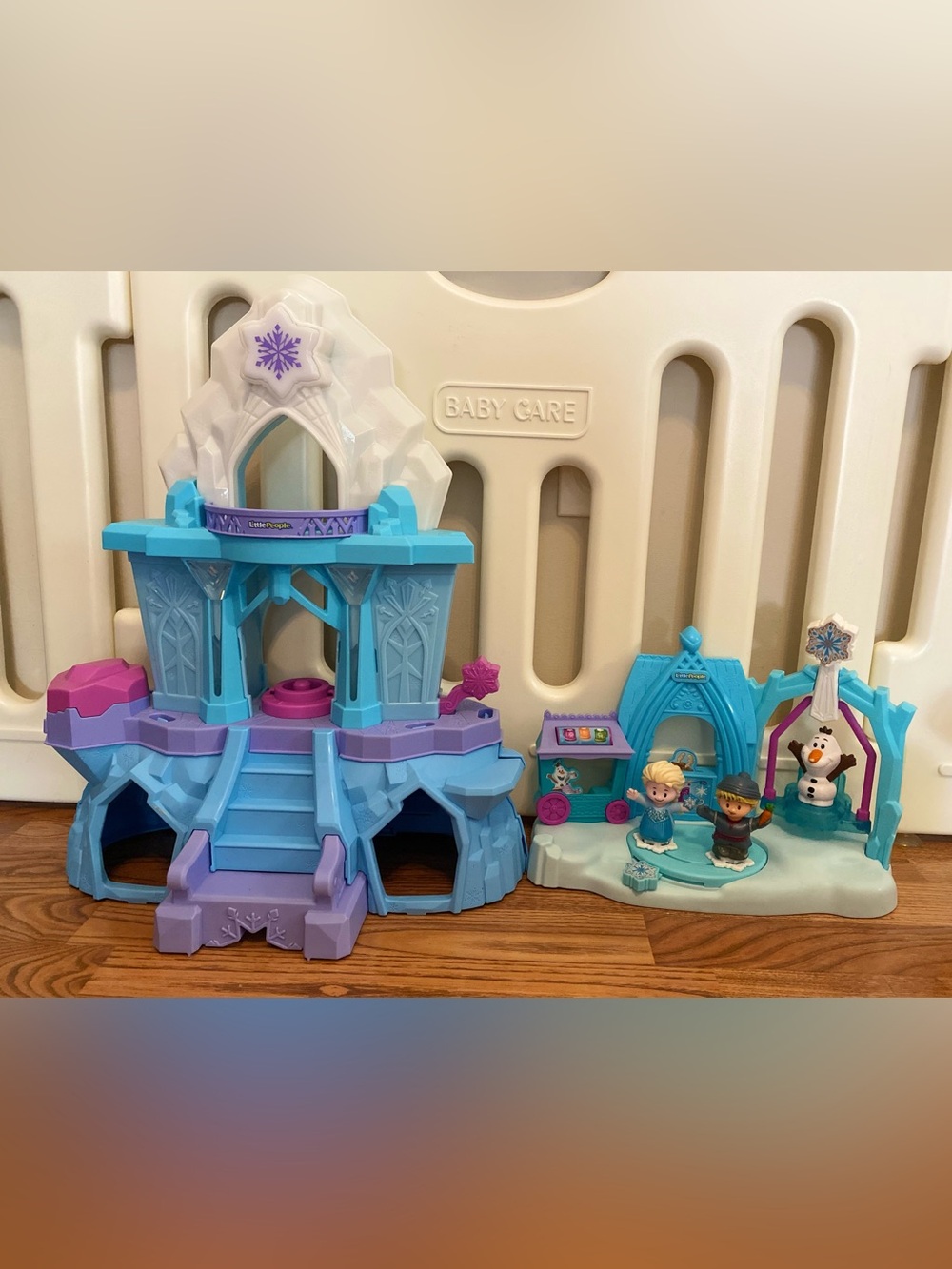 Little People Frozen Ice Castle & Arendelle Winter Scene Playsets